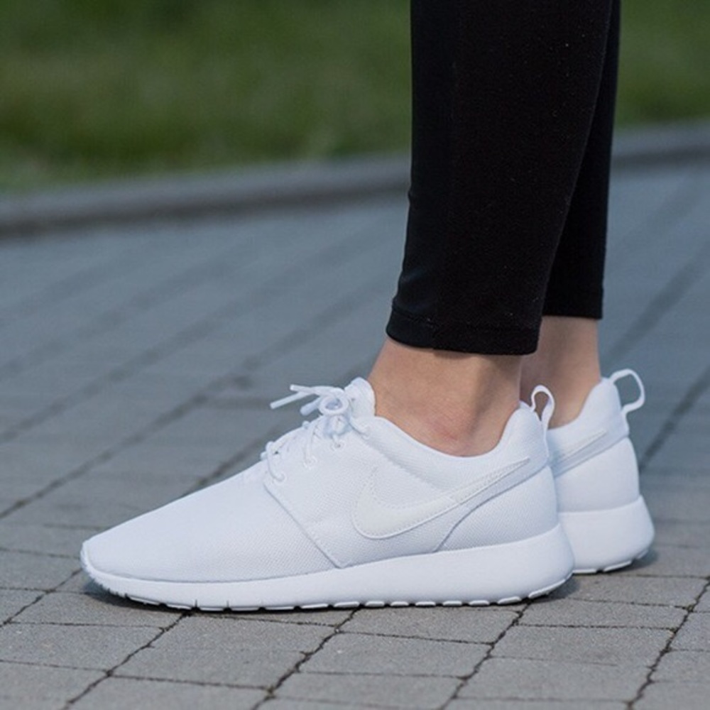 Women’s White Nike Roshe